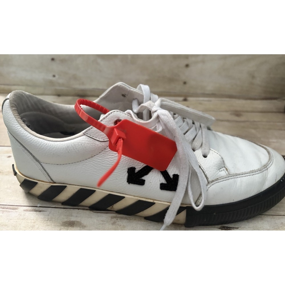 Authentic Off-White Vulcanized Low-Top Sneakers Size 44, With Box - Picture 3 of 12